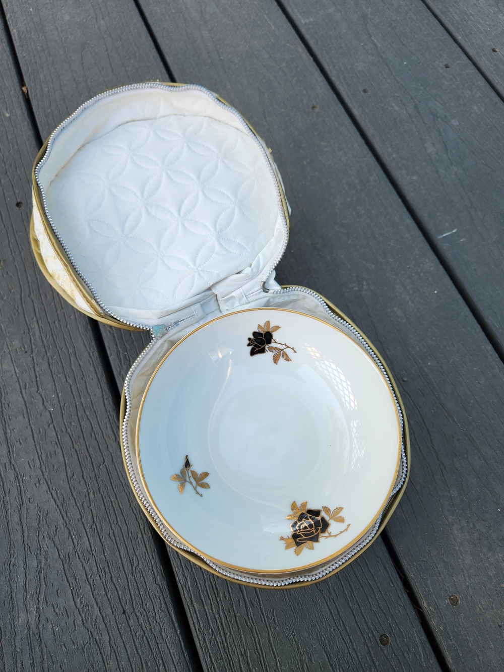 Fukagawa Arita Tea Cups Set with Gold Rose Motif - Picture 12 of 16